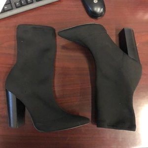Steve Madden Siena Boots. (Sock Booties)